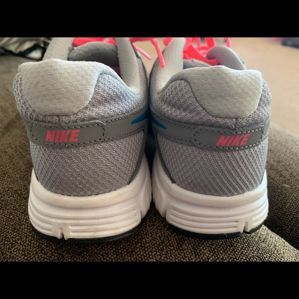 Nike Revolution 2 women’s running sneaker size 9 - Picture 4 of 7